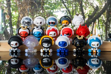 Bangkok, Tayland - 2 Mayıs 2025: Bir dizi figür MRON Bebek Kemiği Serisi Kör Kutusu, kör kutu koleksiyonu yapılabilir şirin oyuncaklar