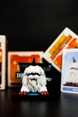 Bangkok, Tayland - 2 Mayıs 2025: Ikkakumon Digimon Adventure Adventure Magnet Figures, Pop Mart shop