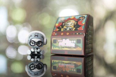 Bangkok, Tayland - 6 Mayıs 2025 MR 'ın sevimli figürleri Bebek Kemiği Serisi Kör Kutusu, kör kutu koleksiyon yapılabilir şirin oyuncaklar