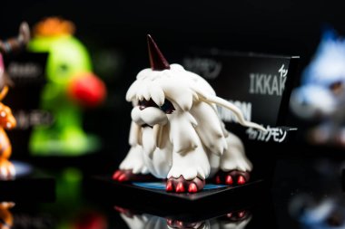 Bangkok, Tayland - 6 Mayıs 2025: Ikkakumon Digimon Adventure Adventure Magnet Figures, Pop Mart shop