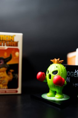 Bangkok, Tayland - 12 Mayıs 2025: Pop Mart 'tan Togemon' un Sanat Oyuncağı Digimon Dondurucu Serisi Figürleri Koleksiyonu