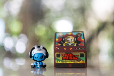 Bangkok, Tayland - 12 Mayıs 2025: Şekiller MRI. Kemik Serisi Kemik Kör Kutusu Paketleme, kör kutu koleksiyon yapılabilir şirin oyuncaklar