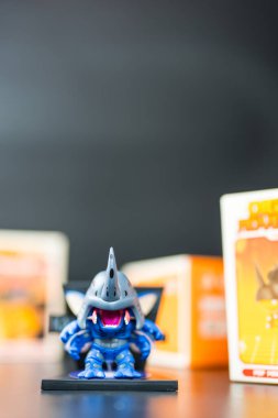 Bangkok, Tayland - 12 Mayıs 2025: Digimon Adventure Adventure Mıknatıs Serisi Figürleri ve Paketleme.