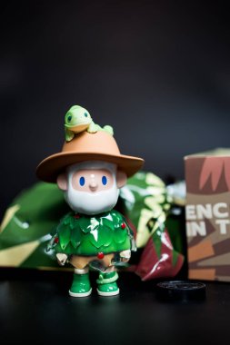 Bangkok, Tayland - 15 Mayıs 2025: Vahşi Seriler 'in Kör Kutusunda Tek Boynuzlu At FARMER BOB Karşılaşması. Adım Yağmur Ormanı Yürüyüşü.