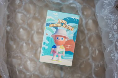 Bangkok, Tayland - 15 Mayıs 2025: Bir kutu Çiftçi Bob Island Serisi Tek Boynuzlu At Bulmak. Toplanacak 12 düzenli tasarım ve 2 sır var..