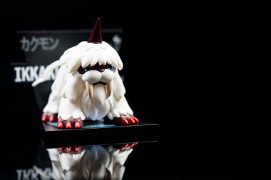 Bangkok, Tayland - 15 Mayıs 2025: Ikkakumon Digimon Adventure Adventure Magnet Serisi Figürleri, Pop Mart mağazası