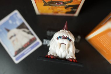 Bangkok, Tayland - 15 Mayıs 2025: Ikkakumon Digimon Adventure Adventure Magnet Serisi Figürleri, Pop Mart mağazası