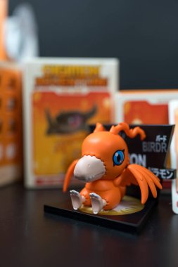 Bangkok, Tayland - 15 Mayıs 2025: Pop Mart mağazasından Birdramon 'un Sanat Oyuncağı Digimon Macera Macerası Mıknatısları Serisi Figürleri