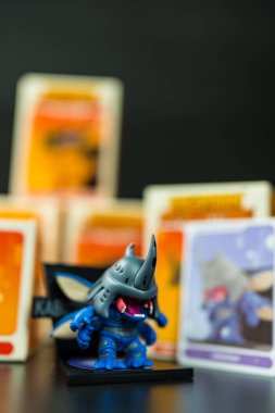 Bangkok, Tayland - 15 Mayıs 2025: Digimon Adventure Adventure Mıknatıs Serisi Figürleri ve Paketleme.