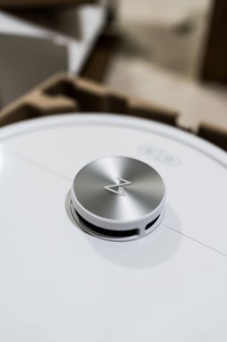 Bangkok, Tayland - 19 Mayıs 2025 Roborock Q7 Serisi. Roborock akıllı robot elektrikli süpürge ve paspas ev temizliğini kolay ve yüksek verimli hale getiriyor. Süpürgelerin tadını çıkar