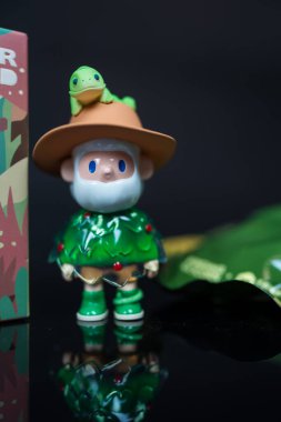 Bangkok, Tayland - 28 Mayıs 2025: Vahşi Seriler 'in Kör Kutusunda Tek Boynuzlu At FARMER BOB Karşılaşması. Adım Yağmur Ormanı Yürüyüşü.