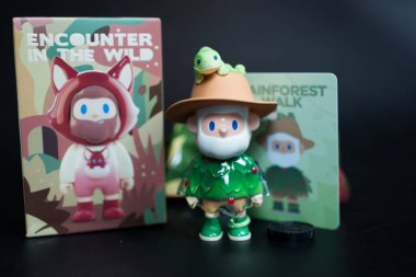 Bangkok, Tayland - 28 Mayıs 2025: Vahşi Seriler 'in Kör Kutusunda Tek Boynuzlu At FARMER BOB Karşılaşması. Adım Yağmur Ormanı Yürüyüşü.