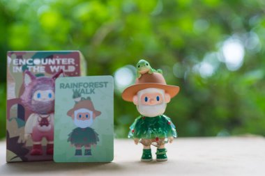 Bangkok, Tayland - 2 Haziran 2025: Unicorn FARMER BOB Vahşi Seriler Kör Kutusunda Karşılaşma. Adım Yağmur Ormanı Yürüyüşü.