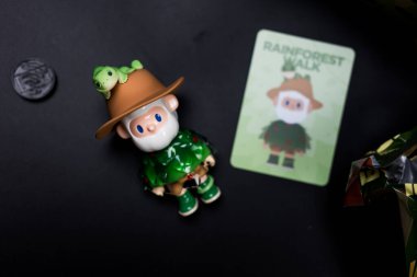 Bangkok, Tayland - 2 Haziran 2025: Unicorn FARMER BOB Vahşi Seriler Kör Kutusunda Karşılaşma. Adım Yağmur Ormanı Yürüyüşü.