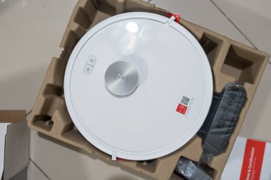 Bangkok, Tayland - 2 Haziran 2025 Roborock Q7 Serisi. Roborock akıllı robot elektrikli süpürge ve paspas ev temizliğini kolay ve yüksek verimli hale getiriyor. Süpürgelerin tadını çıkar