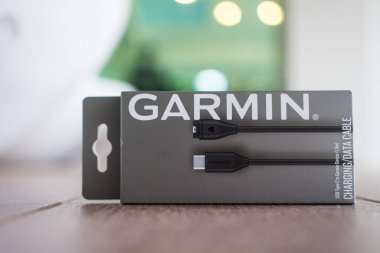 Bangkok, Tayland - 6 Haziran 2025: Garmin Yükleme veri kablosu, USB-C Şarj ve Veri Kablosu 1