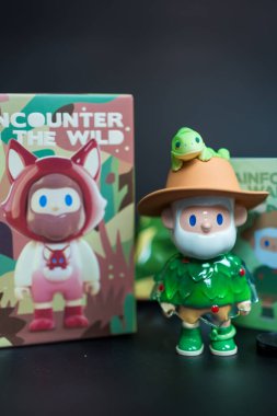 Bangkok, Tayland - 6 Haziran 2025: Unicorn FARMER BOB ile Vahşi Seriler Kör Kutusunda Karşılaşma. Adım Yağmur Ormanı Yürüyüşü.