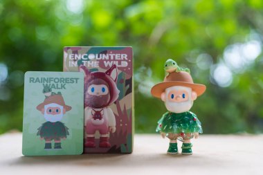 Bangkok, Tayland - 9 Haziran 2025: Unicorn FARMER BOB ile Vahşi Seriler Kör Kutusunda Karşılaşma. Adım Yağmur Ormanı Yürüyüşü.