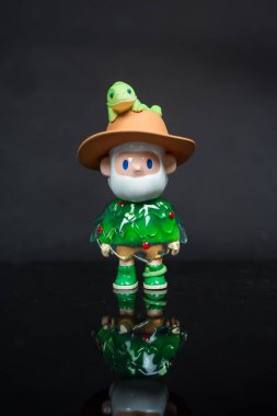 Bangkok, Tayland - 18 Haziran 2025: Vahşi Seriler 'in Kör Kutusunda Tek Boynuzlu At FARMER BOB karşılaşması. Adım Yağmur Ormanı Yürüyüşü.