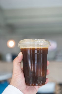 Buzlu sade kahve, ayrıca soğuk Americano olarak da bilinir.