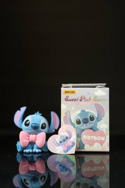 Bangkok, Tayland - 24 Haziran 2025: Sevimli Disney Stitch Tatlı Pembe Seri Oyuncak Oyuncak Oyuncak.