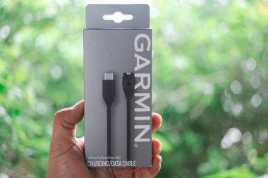 Bangkok, Tayland - 24 Haziran 2025: Garmin Yükleme veri kablosu, USB-C Şarj ve Veri Kablosu 1