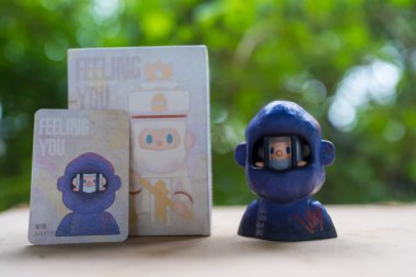 Bangkok, Tayland - 15 Mayıs 2025 FARMER BOB Feeling You Series, A Toy Name is Anxious. Koleksiyon FARMER BOB Seni Hissediyor Serisi