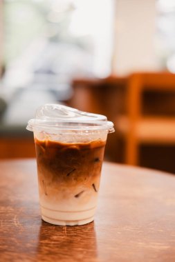 Kafede ya da kafede iki katlı buzlu latte..