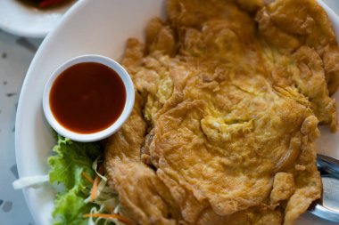 Biber soslu kıymalı Tayland usulü omlet.