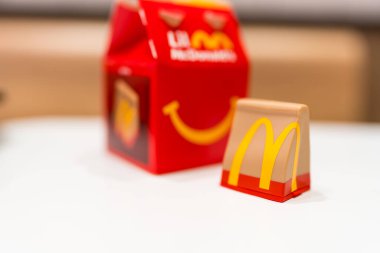 Bangkok, Tayland - 8 Ağustos 2025 Oyuncak adı McDonald 's Happy Meal 2025 Little McDonald' s