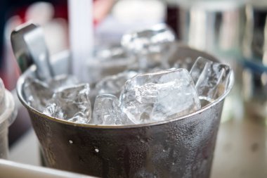 # Buz dolu metal kovayla #