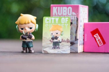 Bangkok, Tayland - 1 Eylül 2025: POP MART mağazasından KUBO 'nun Sunset City of Sunset Serisi Figürleri