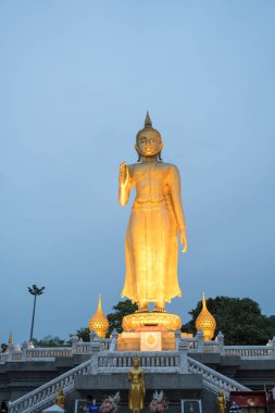 Hat Yai, Songkhla, Tayland 'daki halk parkından altın Buda heykeli.