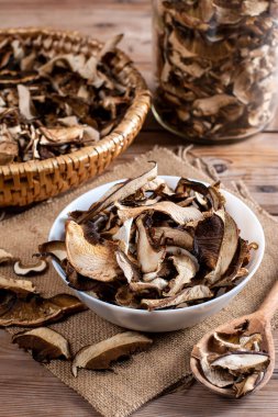 Collect and dry mushrooms in autumn, porcini mushrooms - a delicious ingredient for sauces and goulash on a rustic wooden table