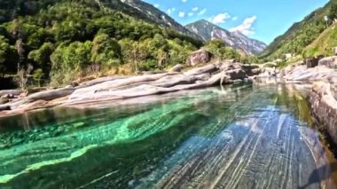 Ponte dei Salti ve Verazca Nehri - akan su