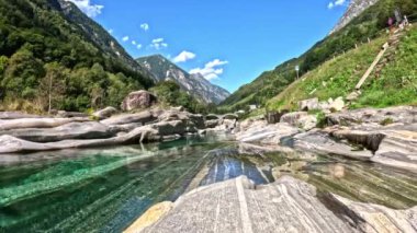 Ponte dei Salti ve Verazca Nehri - akan su