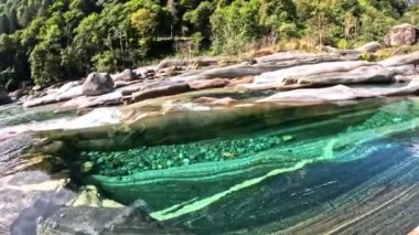 Ponte dei Salti ve Verazca Nehri - akan su