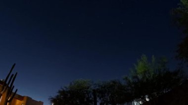 Hareket eden yıldızlarla Ay ve Venüs 'ü