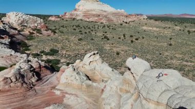 Bantlı kumtaşı dalgaları, Arizona beyaz cep.