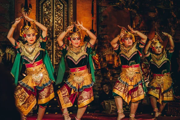 Ubud Bali Indonesia Febrero 2023 Danza Tradicional Legong Barong Palacio — Foto de Stock