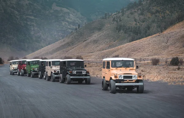 Bromo Mountain Travel Jeeps Driving Row Rental Vehicle Discovering Semeru — Stock Photo, Image
