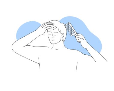 Genç adam saçlarını taramak için saçlarını tarıyor.