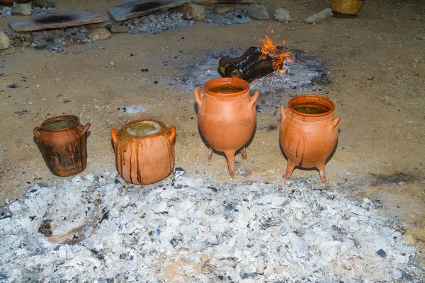 Μεσογειακή Κουζίνα Λιχουδιές Μαγειρεύοντας Καφέ Φακές Σούπας Πήλινη Κατσαρόλα Πάνω — Φωτογραφία Αρχείου