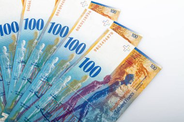 İsviçre Para Sistemi. İsviçre para birimi 100 CHF banknotları.