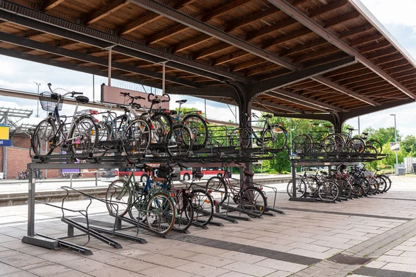 Rack Estacionamento Bicicleta Uma Pequena Estação Trem Grmany — Fotografia de Stock