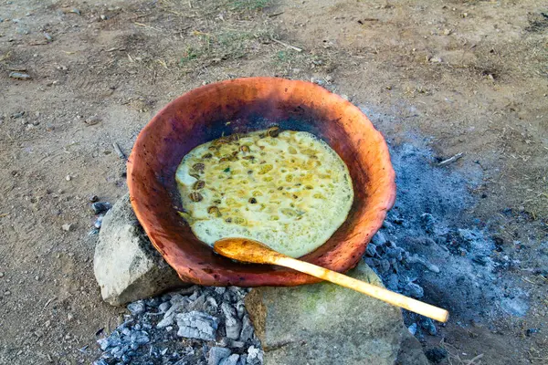 Kuchnia Śródziemnomorska Starożytne Przysmaki Żywności Gotowanie Ślimaki Gulasz Glinianym Garnku — Zdjęcie stockowe