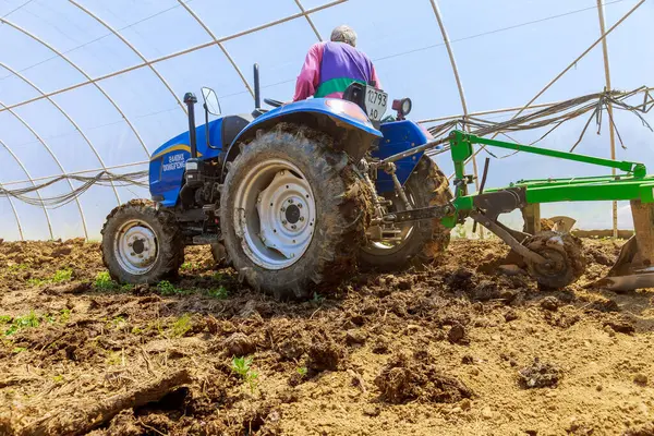 Uzhhorod Ucrânia Maio 2021 Agricultor Agrícola Usa Pequeno Trator Para — Fotografia de Stock