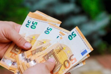 Avro 'nun bir bankacı tarafından yeniden hesaplanması, Avrupa para birimi.