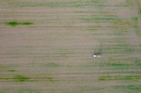 Tarlaların Traktörün Tahıl Püskürtmesinin Üst Görüntüsü Alan Arkaplanı Metin Yazmak — Stok fotoğraf
