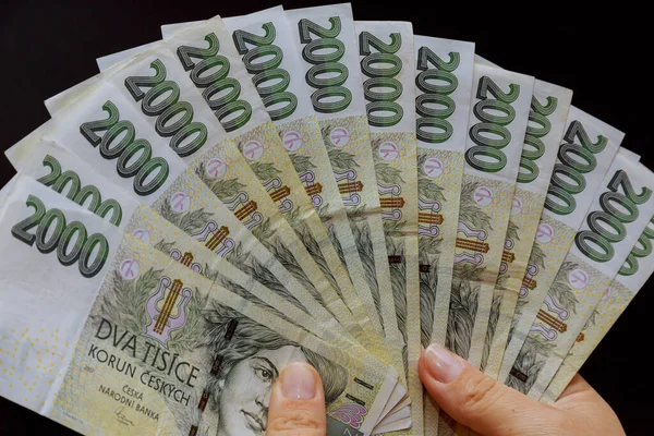 Dwa Tysiące Czeskich Koron Rękach Biznesmena Czeska Waluta Pieniądze Europejskiego Zdjęcie Stockowe